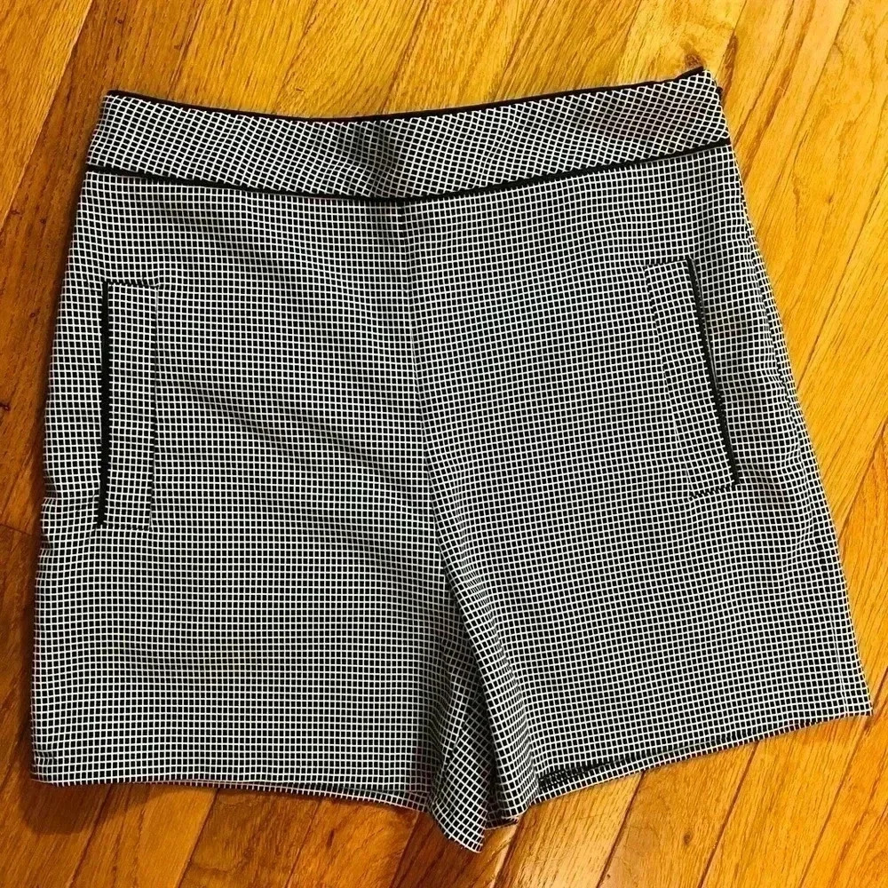 ZARA BASICS WOMENS BLACK BLACK/WHITE DRESS SHORTS SIZE M EUC
